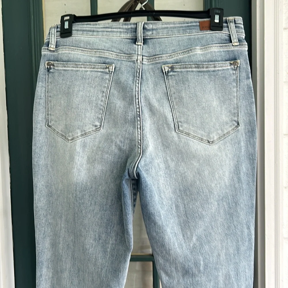 Judy Blue Boyfriend Fit Light Wash Jeans 11 / 30